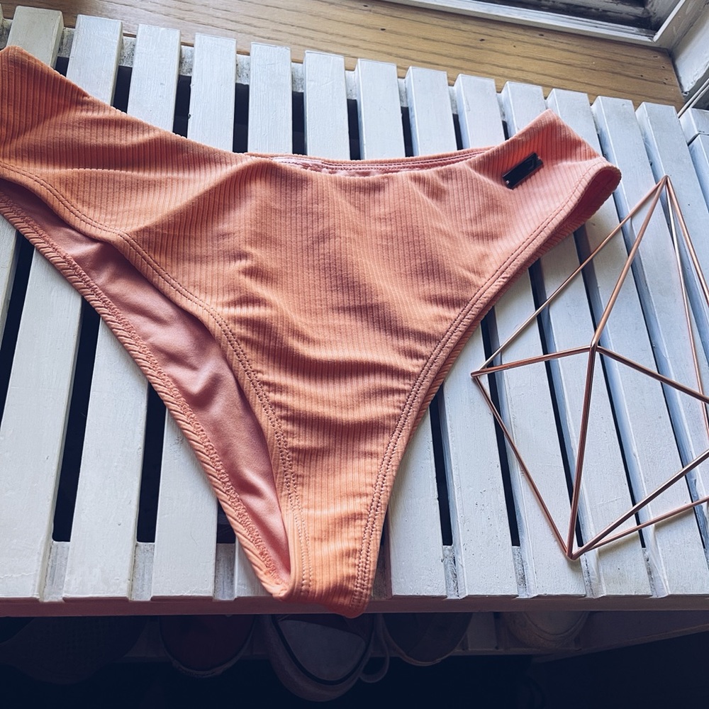 Gymshark peach swimsuit bottoms